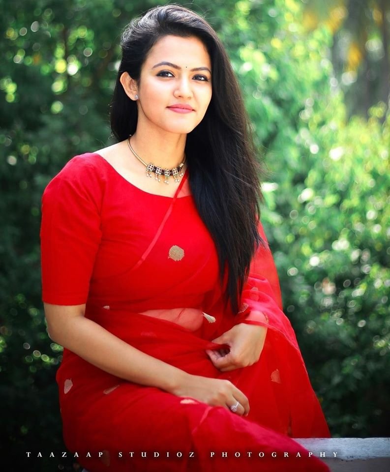Aparna-Das-in-Red-Saree-1