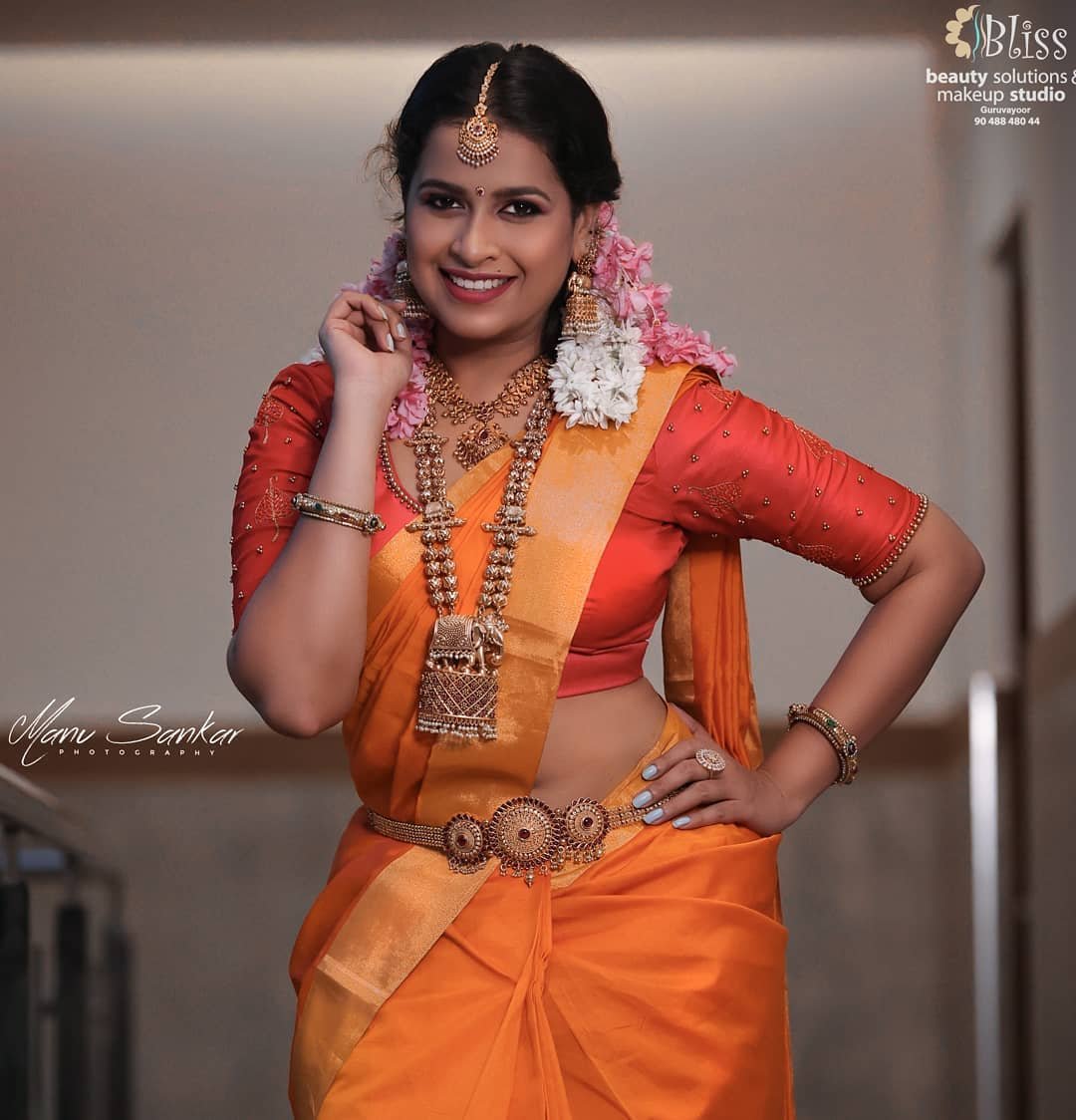 Sadhika Venugopal Latest Viral Photoshoot in Saree - Indianrays.com